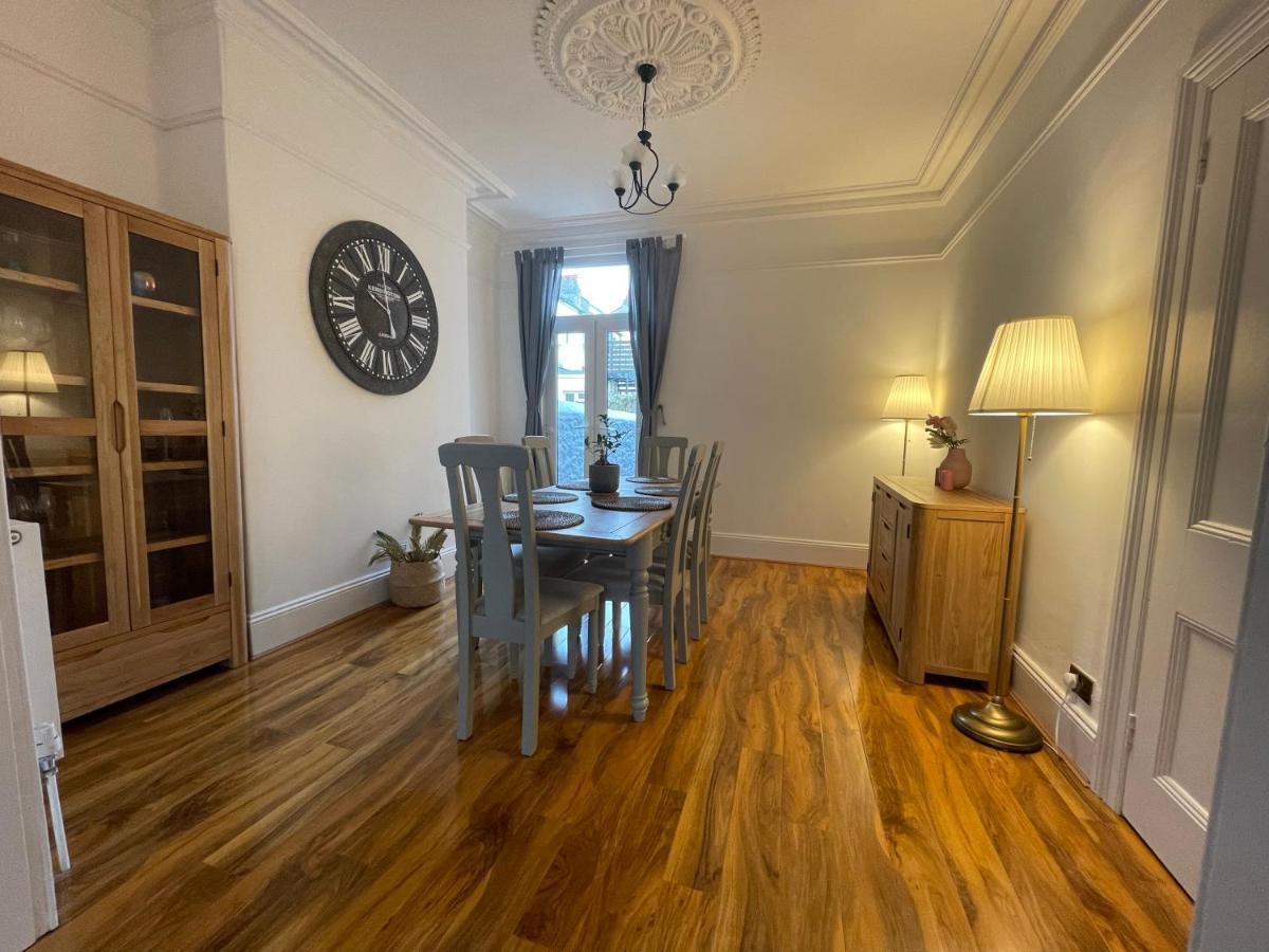 Ferienhaus Modern Luxury 3 Bed House *